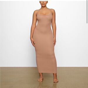 SKIMS Fits Everybody Long Lace Dress - Sienna
